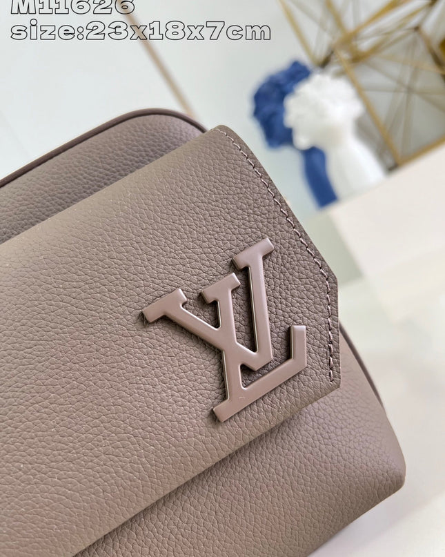 Louis Vuitton Messenger Bag M11626 - Grained Cowhide Leather