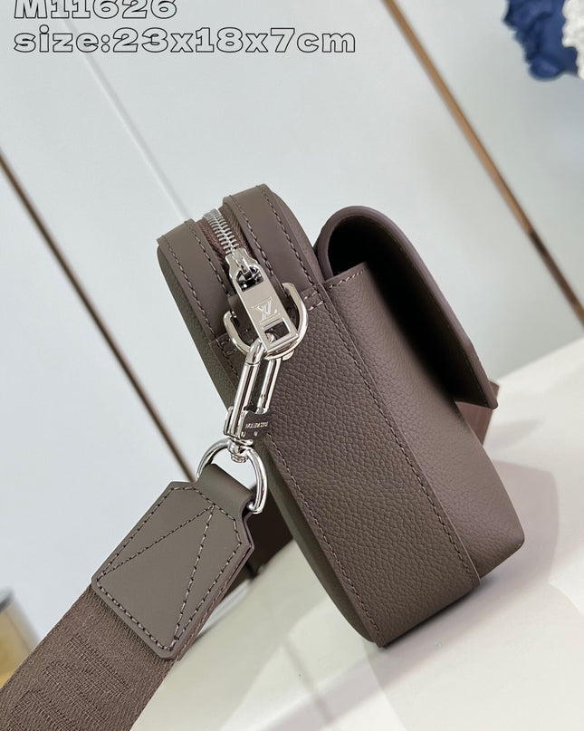 Louis Vuitton Messenger Bag M11626 - Grained Cowhide Leather