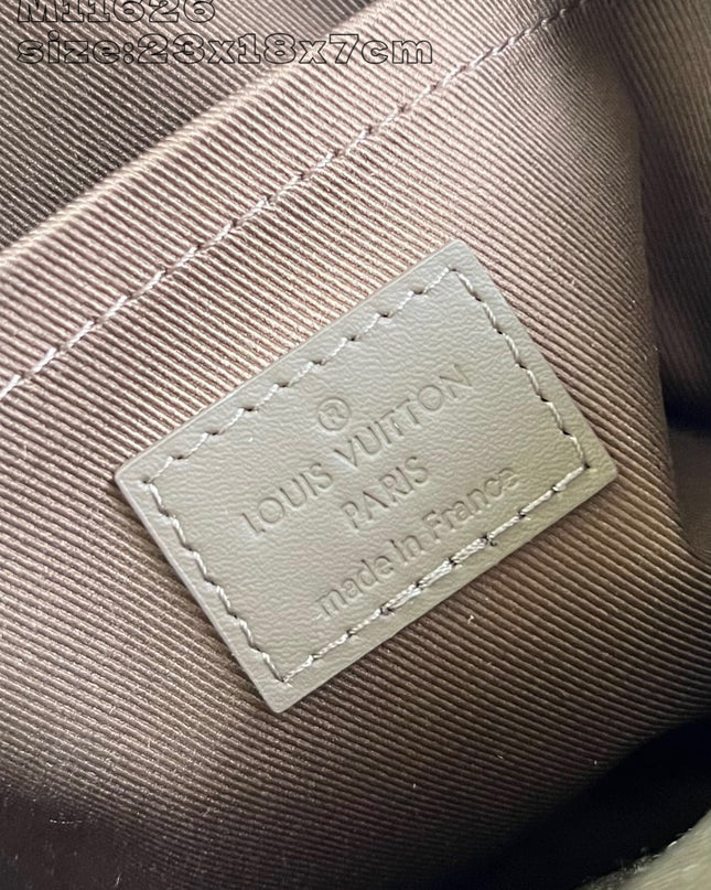 Louis Vuitton Messenger Bag M11626 - Grained Cowhide Leather