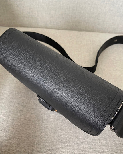 Dior Oblique Messenger Bag – Black Grained Leather