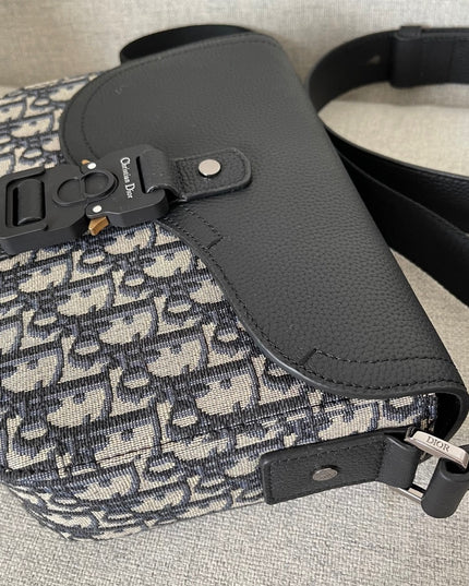 Dior Oblique Messenger Bag – Black Grained Leather