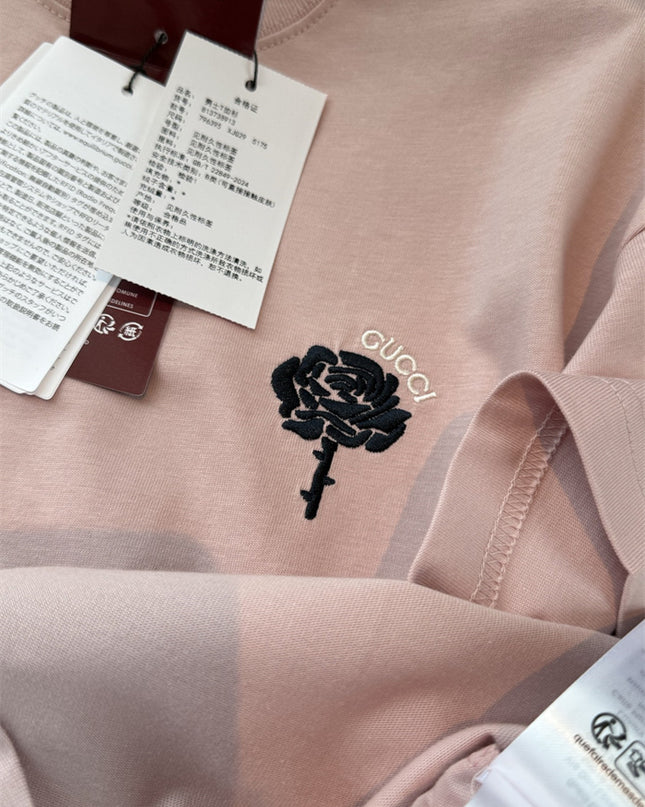 Gucci 2025SS Pink Rose Crest Embroidered T-Shirt – Top Version