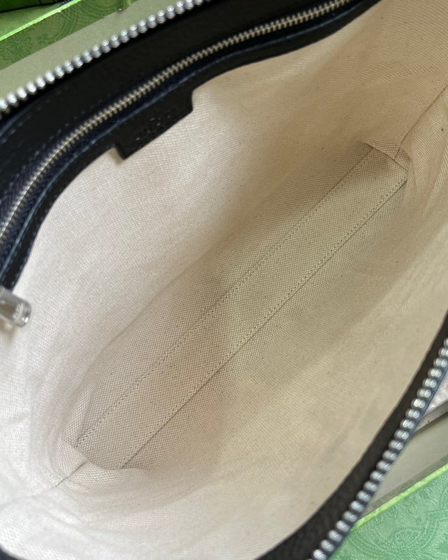 Gucci Jumbo GG Medium Messenger Bag 696009