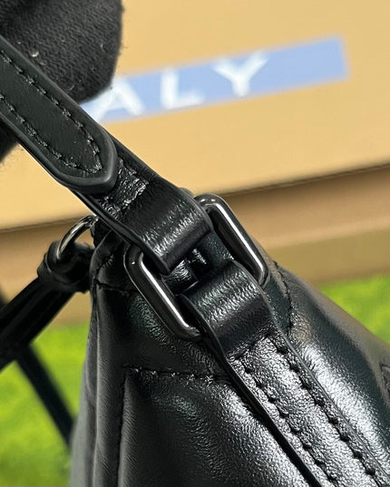 Gucci GG Marmont Mini Shoulder Bag – Black Matelassé Leather
