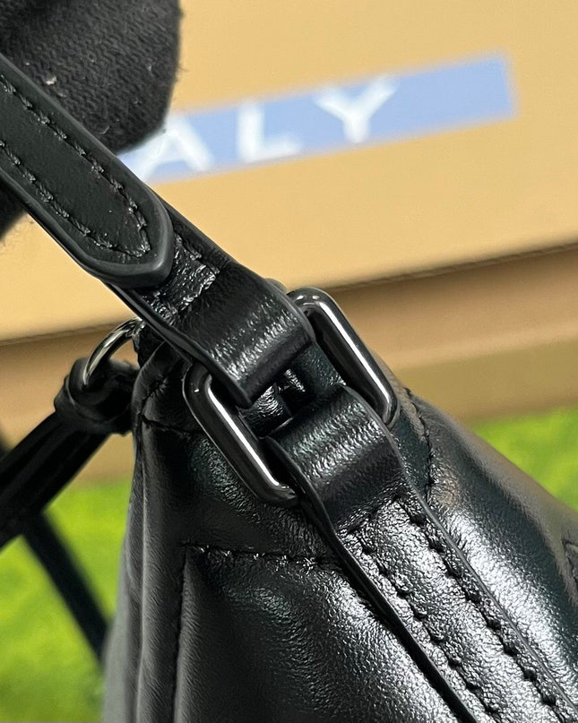 Gucci GG Marmont Mini Shoulder Bag – Black Matelassé Leather