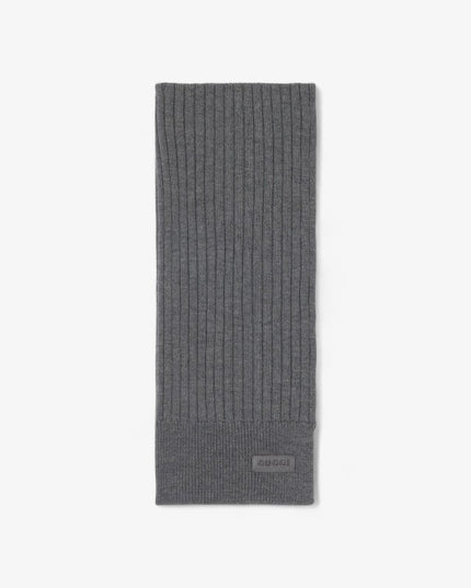 Gucci Ribbed Knit Wool Scarf with Leather Logo Tag – Grey