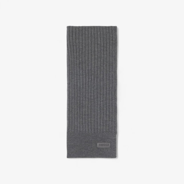 Gucci Ribbed Knit Wool Scarf with Leather Logo Tag – Grey