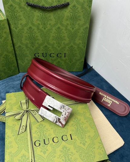 Gucci Thin Belt – Black Leather with Engraved Square G Buckle