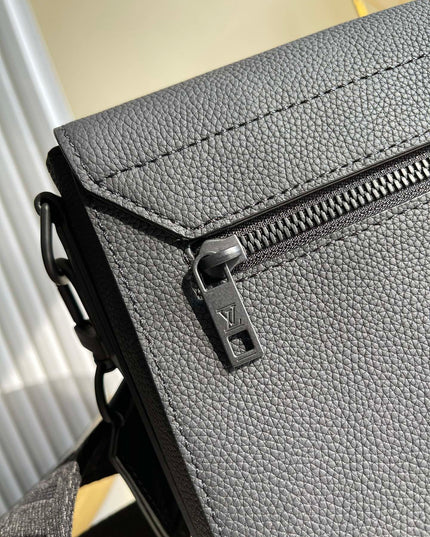 Louis Vuitton Aerogram Messenger Bag M57080