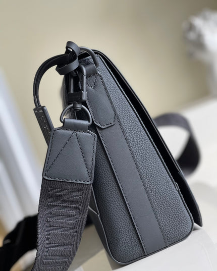 Louis Vuitton Aerogram Messenger Bag M57080