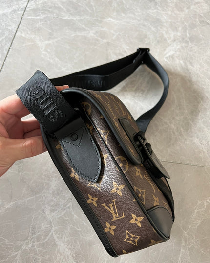 Louis Vuitton S Lock Vertical Wearable Wallet – Classic Monogram Canvas