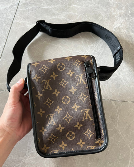 Louis Vuitton S Lock Vertical Wearable Wallet – Classic Monogram Canvas