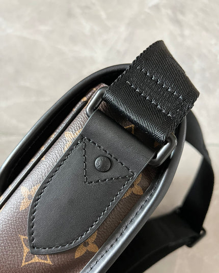 Louis Vuitton S Lock Vertical Wearable Wallet – Classic Monogram Canvas
