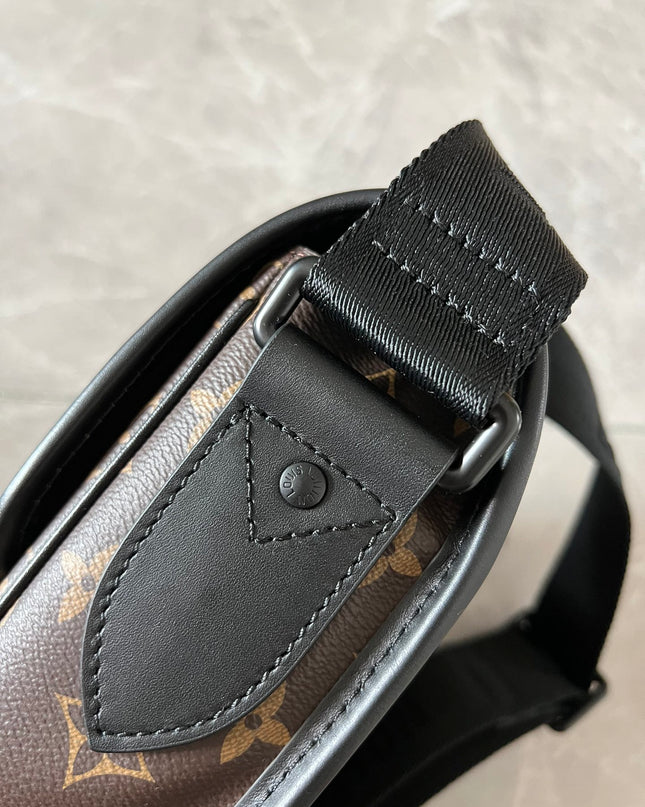 Louis Vuitton S Lock Vertical Wearable Wallet – Classic Monogram Canvas