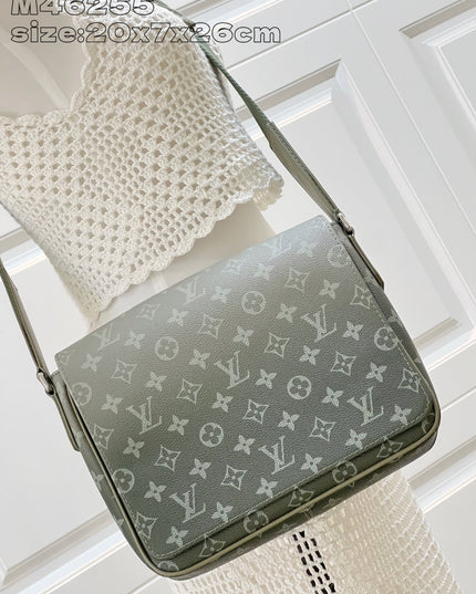 Louis Vuitton District PM Messenger Bag M11593
