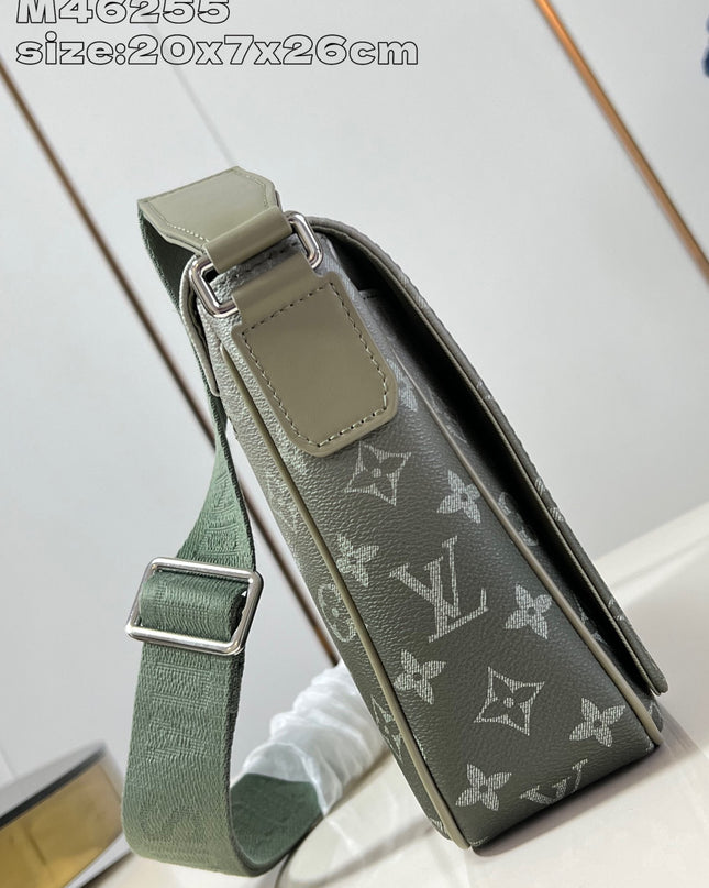 Louis Vuitton District PM Messenger Bag M11593