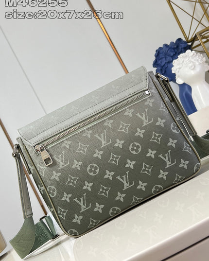 Louis Vuitton District PM Messenger Bag M11593