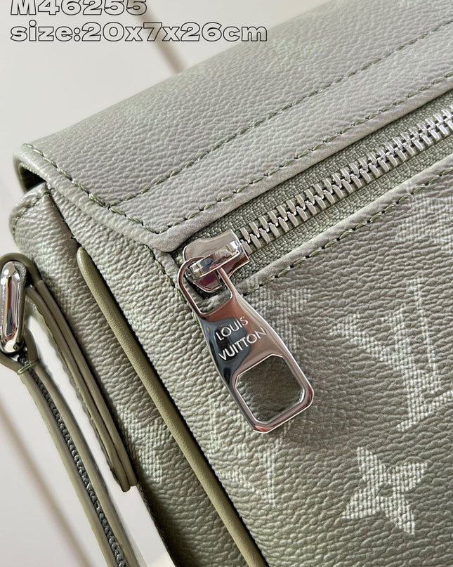 Louis Vuitton District PM Messenger Bag M11593