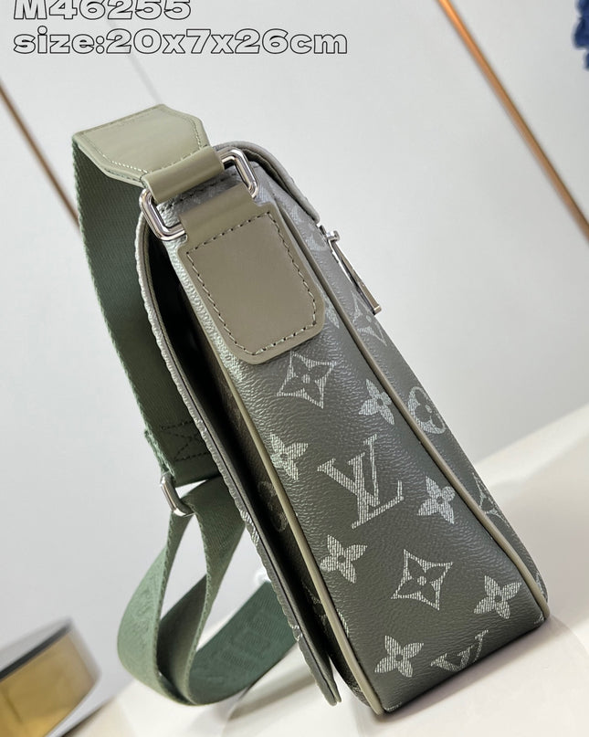 Louis Vuitton District PM Messenger Bag M11593