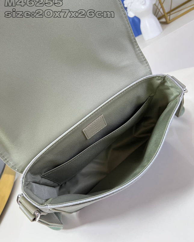 Louis Vuitton District PM Messenger Bag M11593