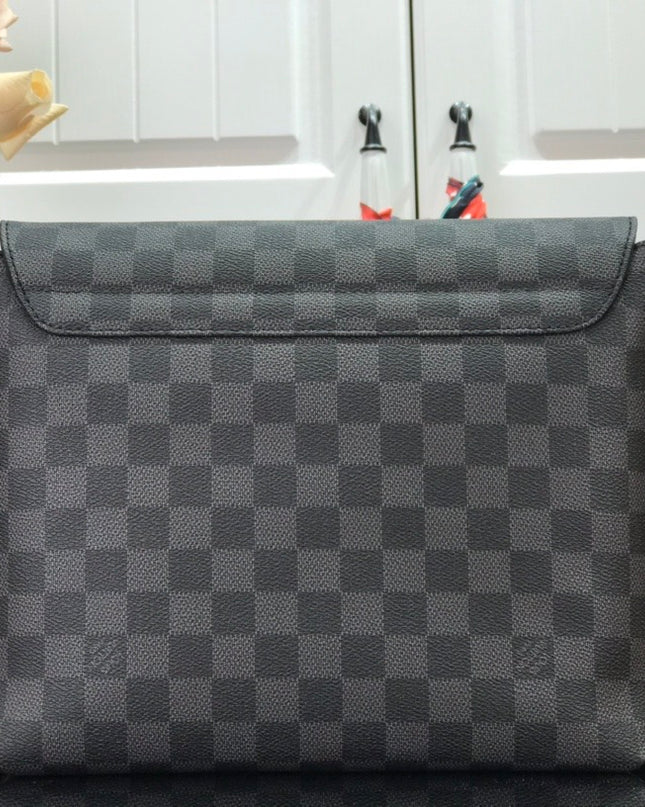Louis Vuitton District PM Messenger Bag N40349