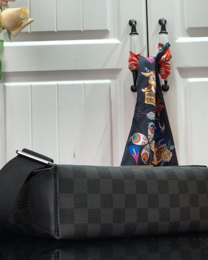 Louis Vuitton District PM Messenger Bag N40349
