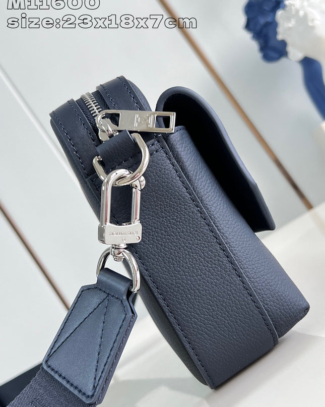 Louis Vuitton Fastline Messenger Bag M11600