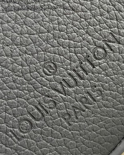 Louis Vuitton Fastline Messenger Bag M11600