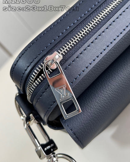 Louis Vuitton Fastline Messenger Bag M11600
