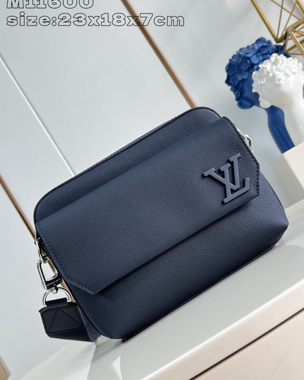 Louis Vuitton Fastline Messenger Bag M11600