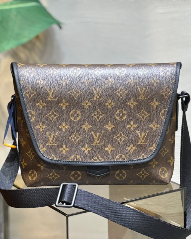 Louis Vuitton Magnetic Messenger Bag M45557