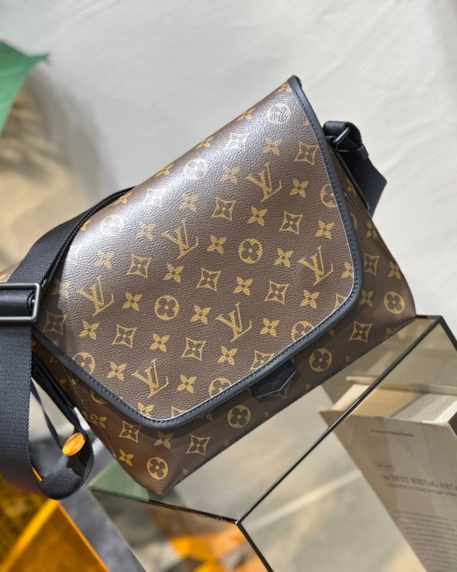 Louis Vuitton Magnetic Messenger Bag M45557