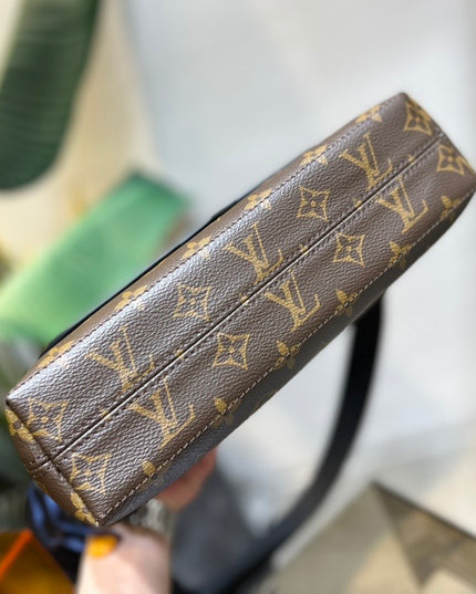 Louis Vuitton Magnetic Messenger Bag M45557