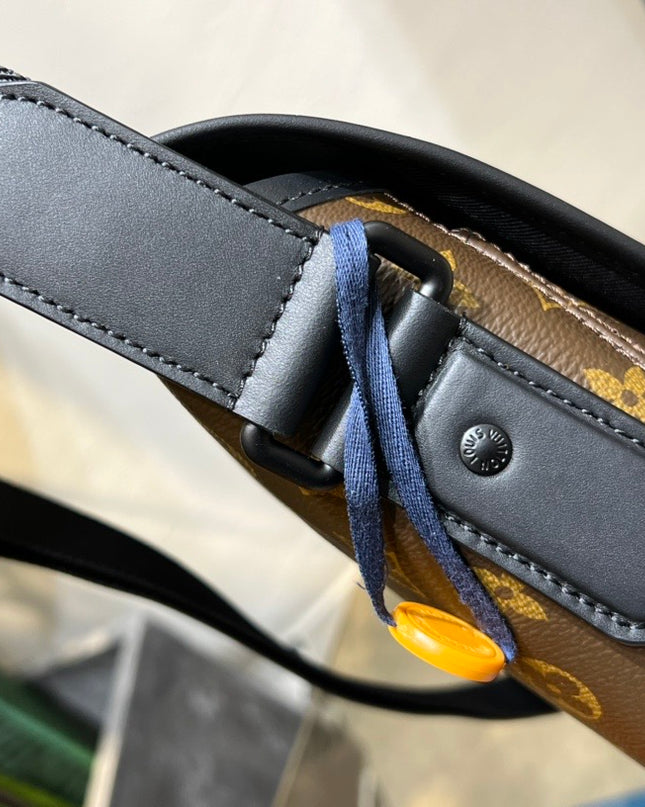 Louis Vuitton Magnetic Messenger Bag M45557