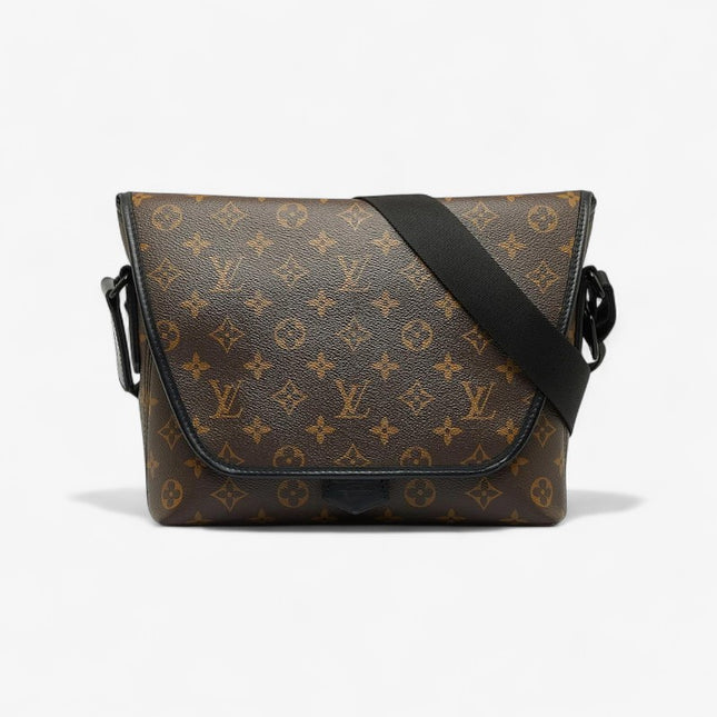 Louis Vuitton Magnetic Messenger Bag M45557