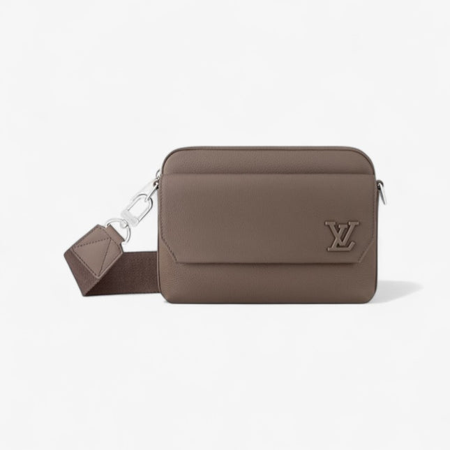 Louis Vuitton Messenger Bag M11626 - Grained Cowhide Leather