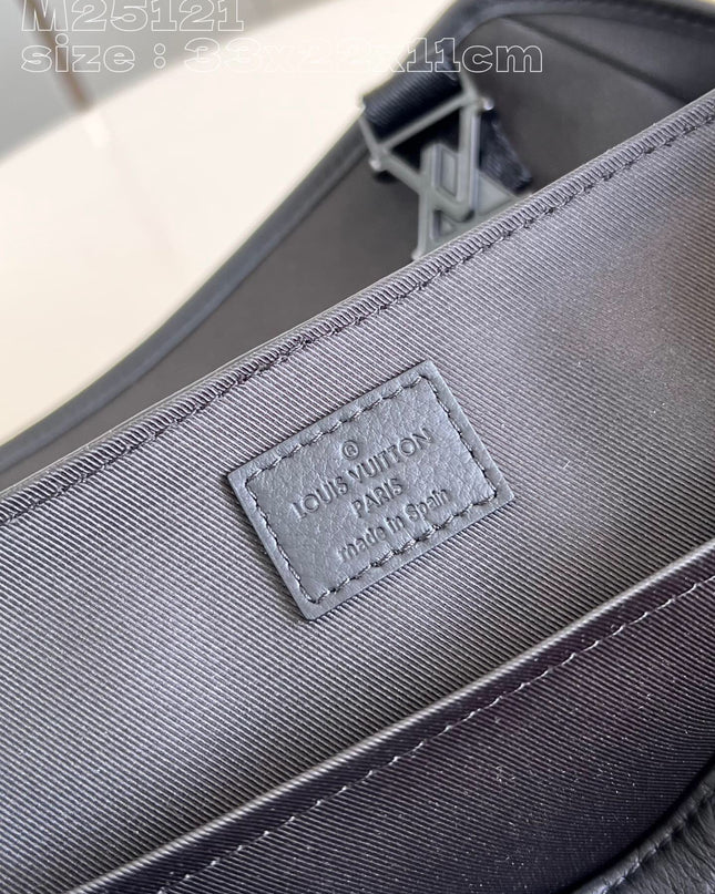 Louis Vuitton Messenger Voyager Pm Bag M25121