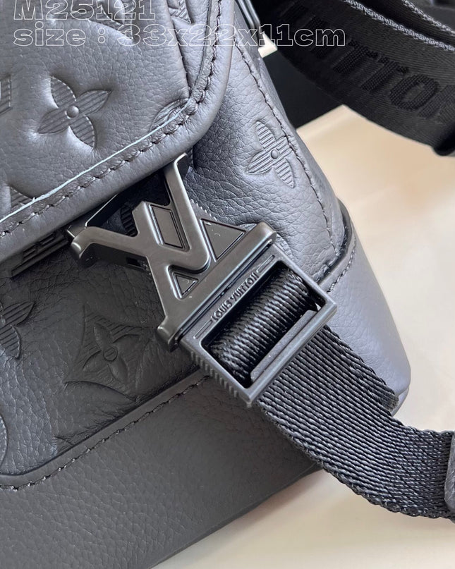 Louis Vuitton Messenger Voyager Pm Bag M25121
