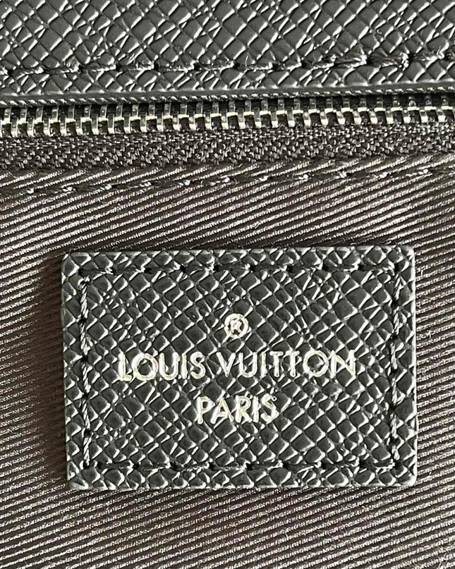 Louis Vuitton New Flap Messenger Bag M30807 - Premium Black