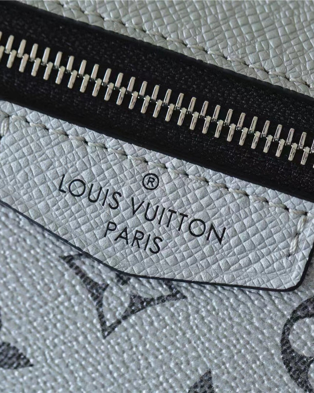Louis Vuitton Outdoor Messenger Bag M30830
