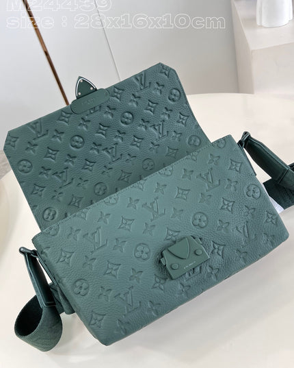 Louis Vuitton S-Cape Messenger Bag M24439