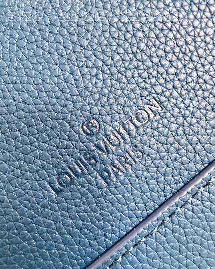 Louis Vuitton Takeoff Messenger Bag M23709